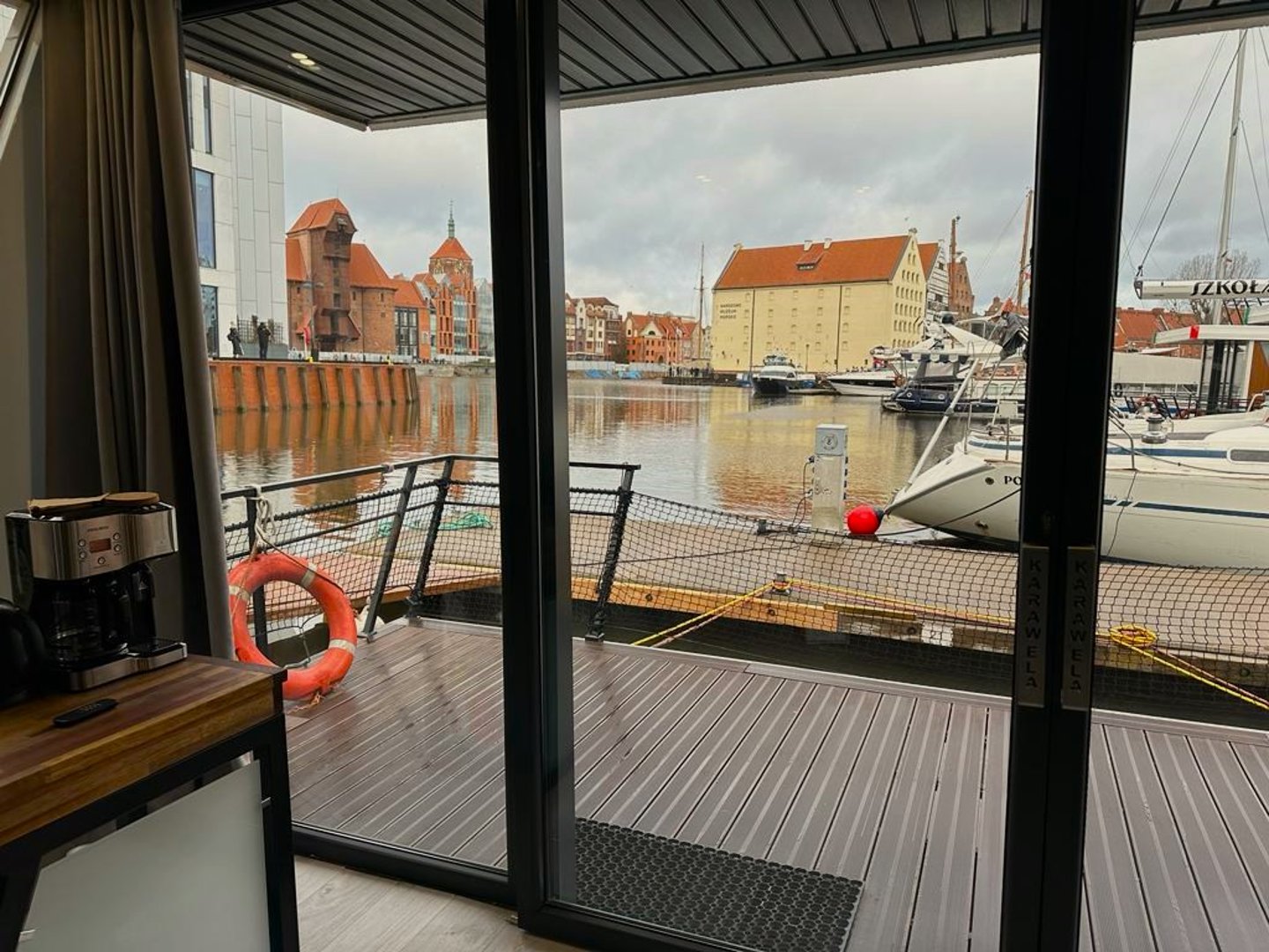 Apartments & rooms Possession Houseboat Karawela Stare Miasto